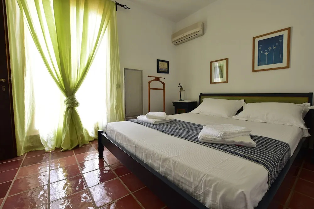 3 Bedrooms Villa with balcony and beachfront