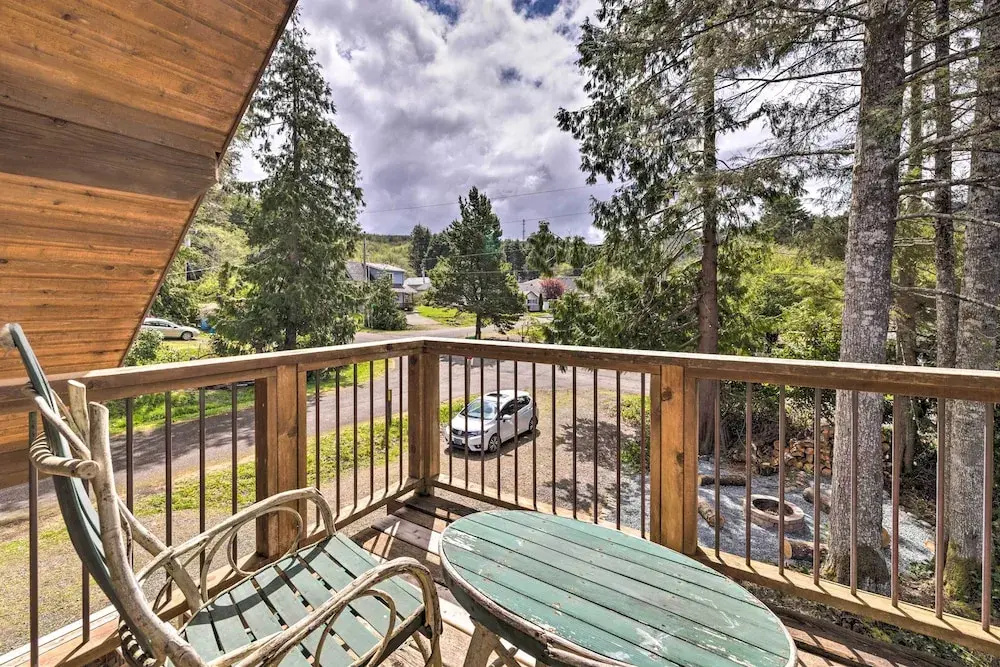 Rockaway Beach Hideaway w/ Hot Tub & Fireplace!