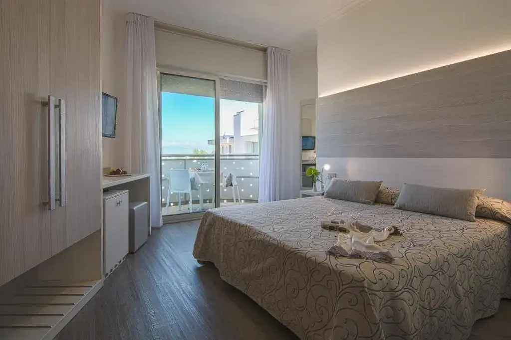 Double room with balcony (full double bed)