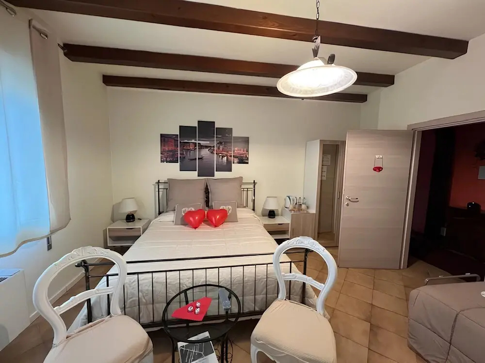 Superior Double room with balcony (full double bed)