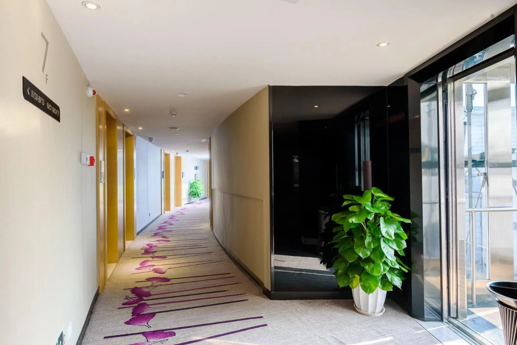 Food & Beverage