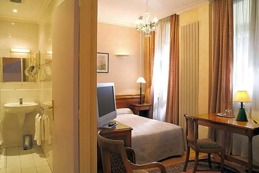Hotel du Palais Bourbon 68