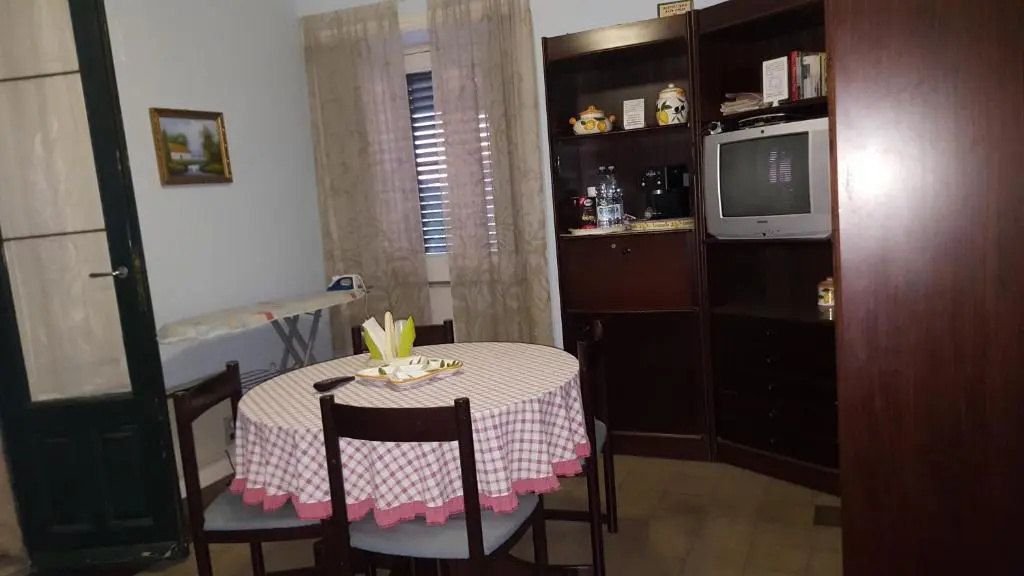 Economy room