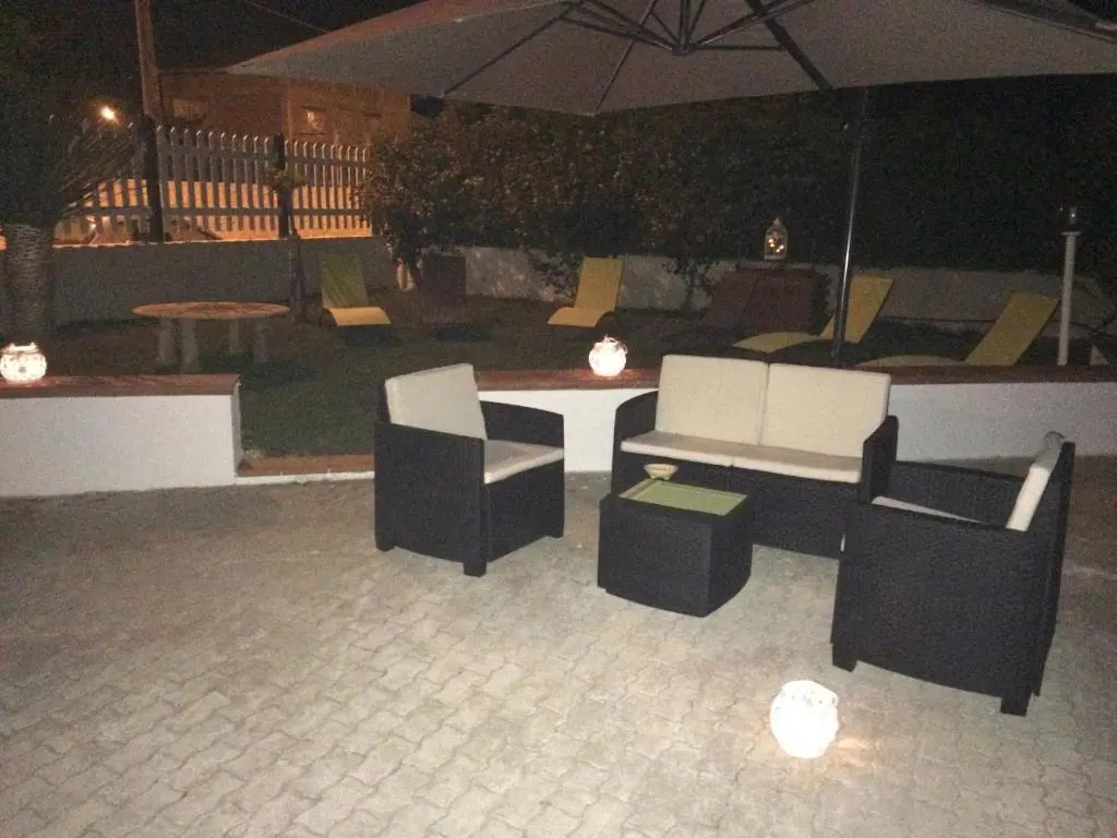 標準雙人房，設有露台及大床