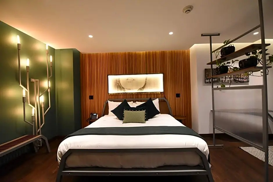 Double Junior Suite (full double bed)