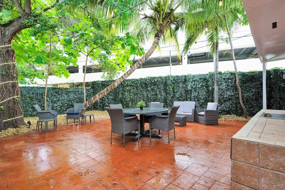 "Fantastic House 5min to Brickell w/ Pool & Tub".