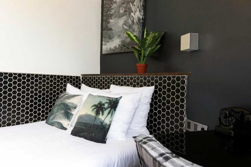 Double room (full double bed)