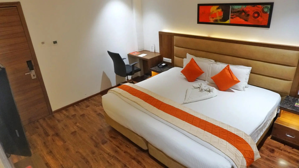 Deluxe Double room (full double bed)