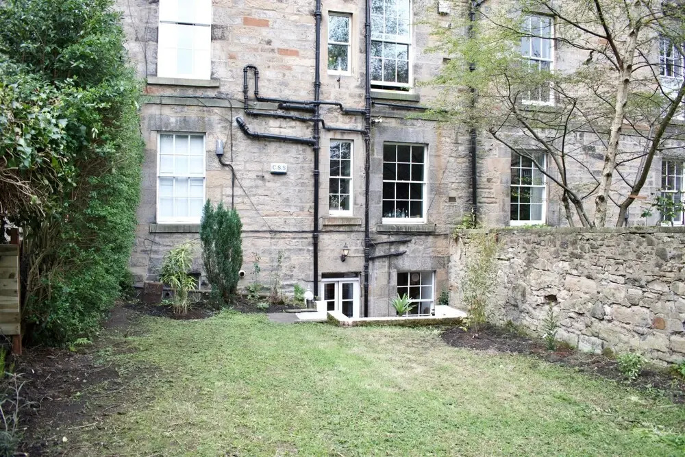 Central, Garden Flat, Sleeps 4, Perfect Location