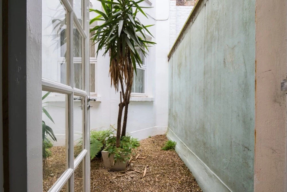 The Queensway Retreat - Modern & Bright 2bdr Home