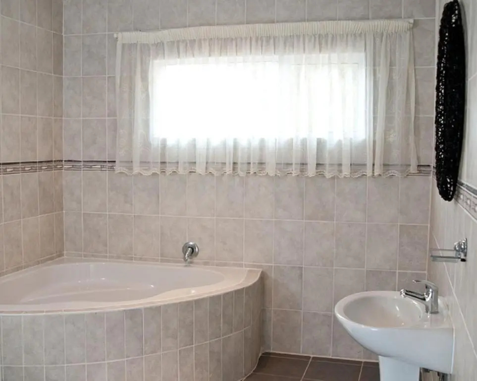 Rostalyn Guesthouse - Chambres
