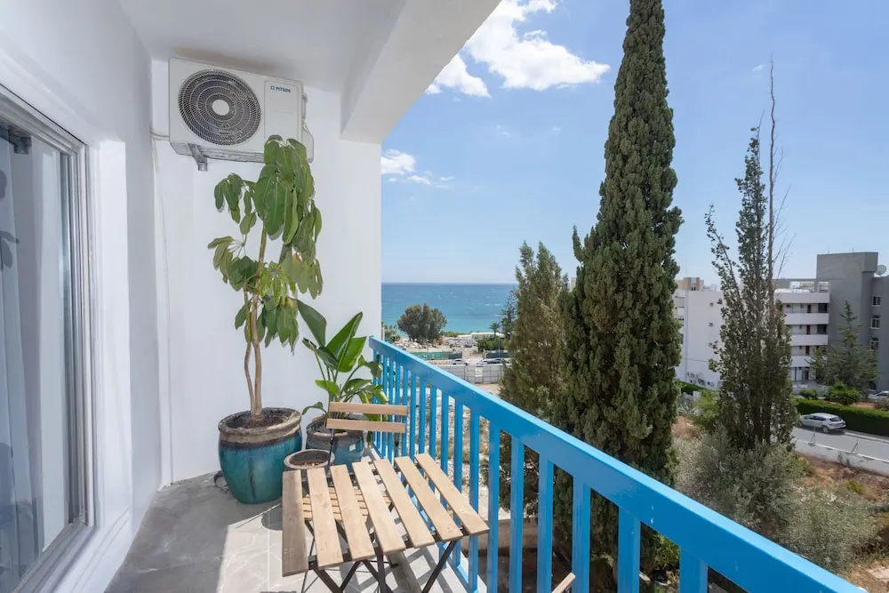 White Arches Sea View Apt No 2