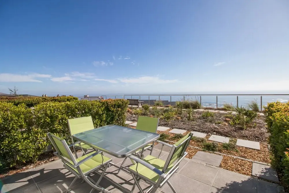 Camps Bay One Bedroom Apartment - Luxury Stay With sea View!