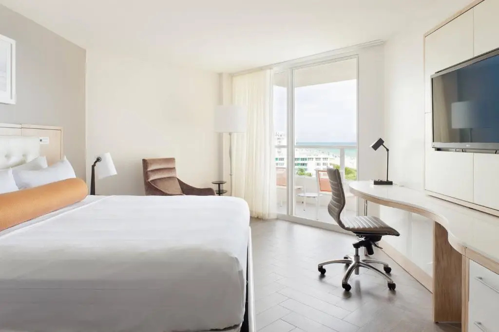 Guest Double room with balcony and with ocean view (full double bed)