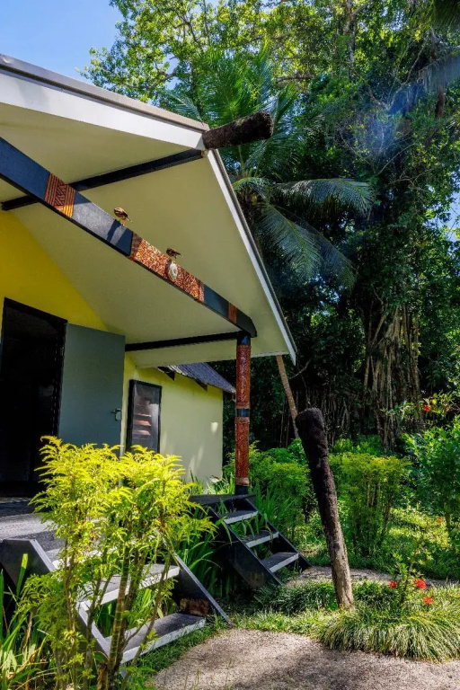 2 Bedrooms Bungalow with garden view