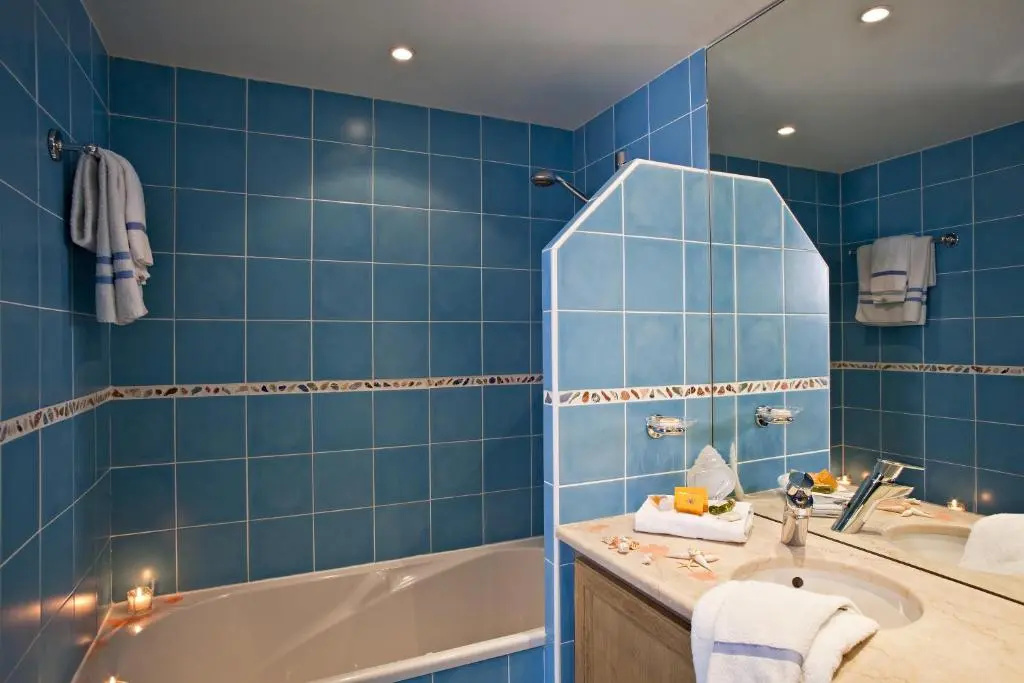 Superior Double room with balcony and with canal view (full double bed)