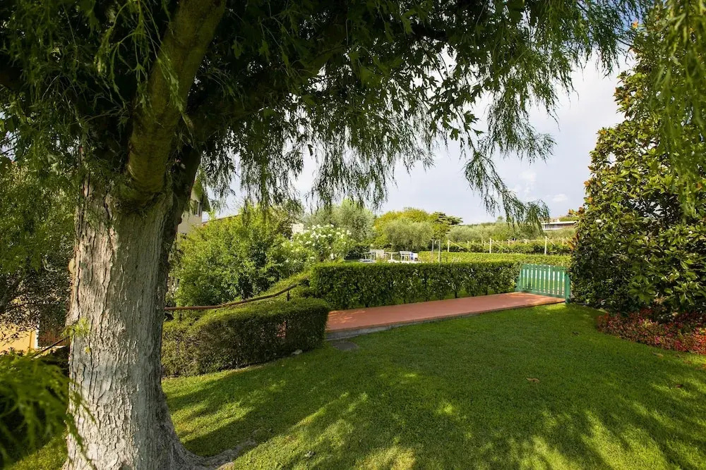 Bardolino Garden Pool Tennis on the Lake