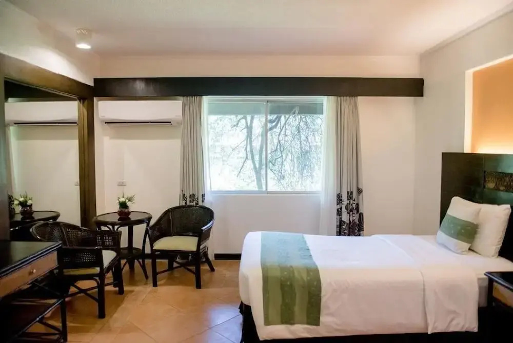 Deluxe Double room (full double bed)