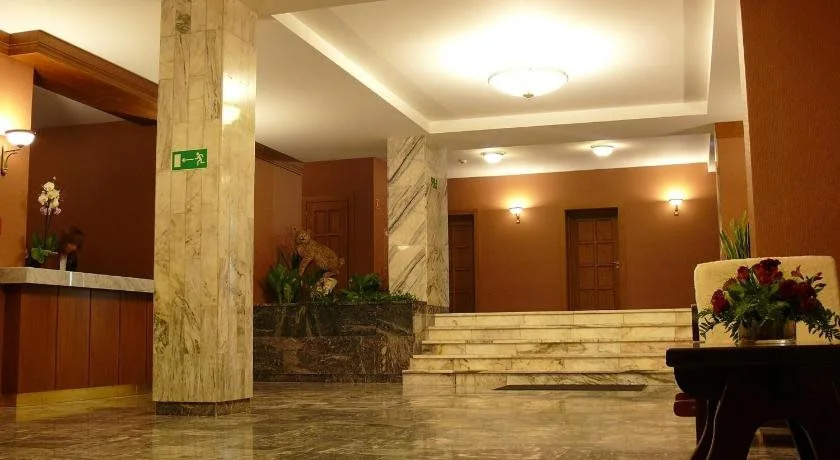 Lobby & Reception