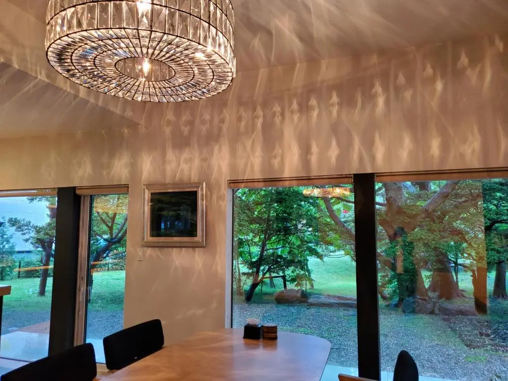 三臥室雙拼別墅，配有大床雙人床