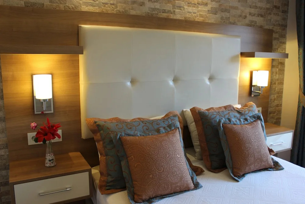 1 Bedroom Comfort Suite with balcony and with sea view