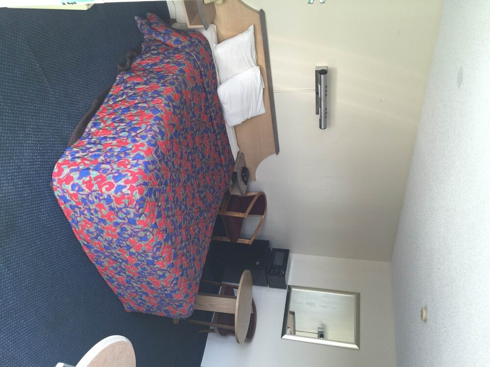 Q Lodging — 4