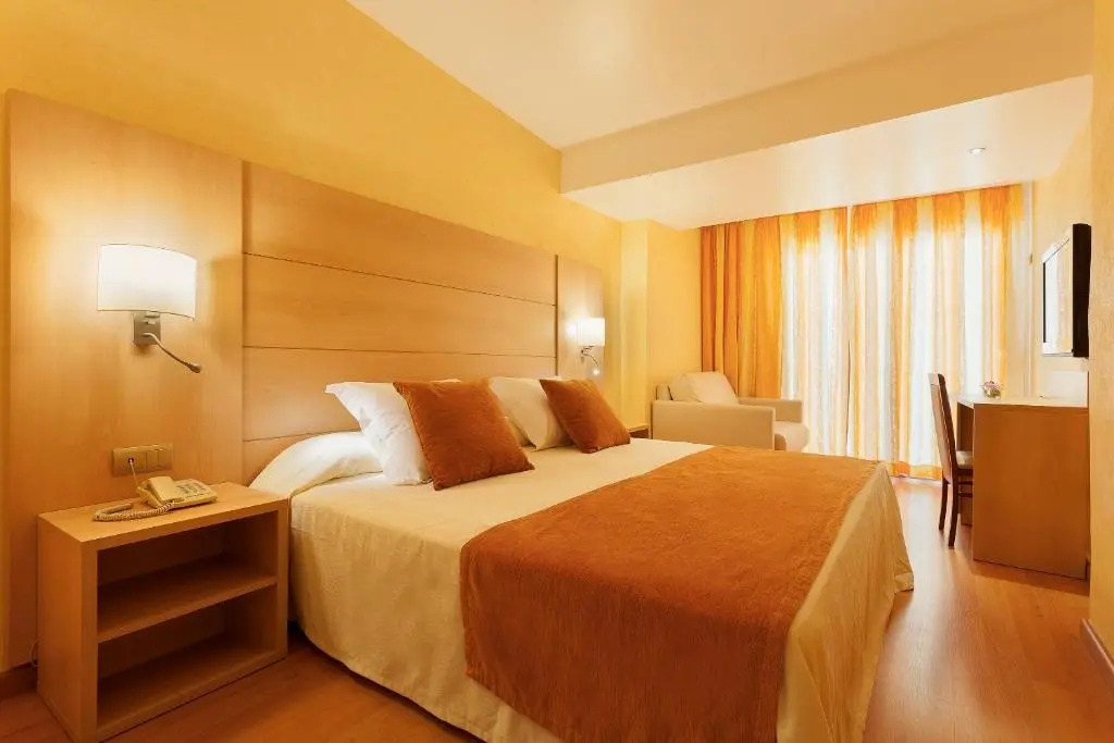 Triple room with sea view