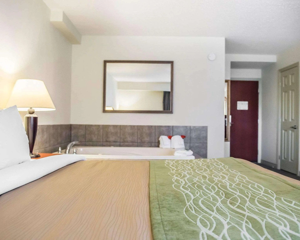 Comfort Inn & Suites Thousand Islands Harbour District - фото 5