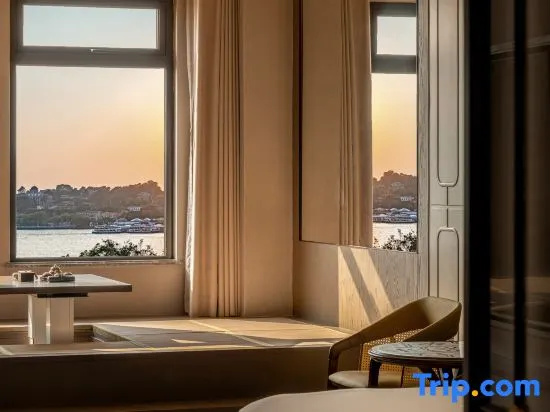 Standard Family room with view