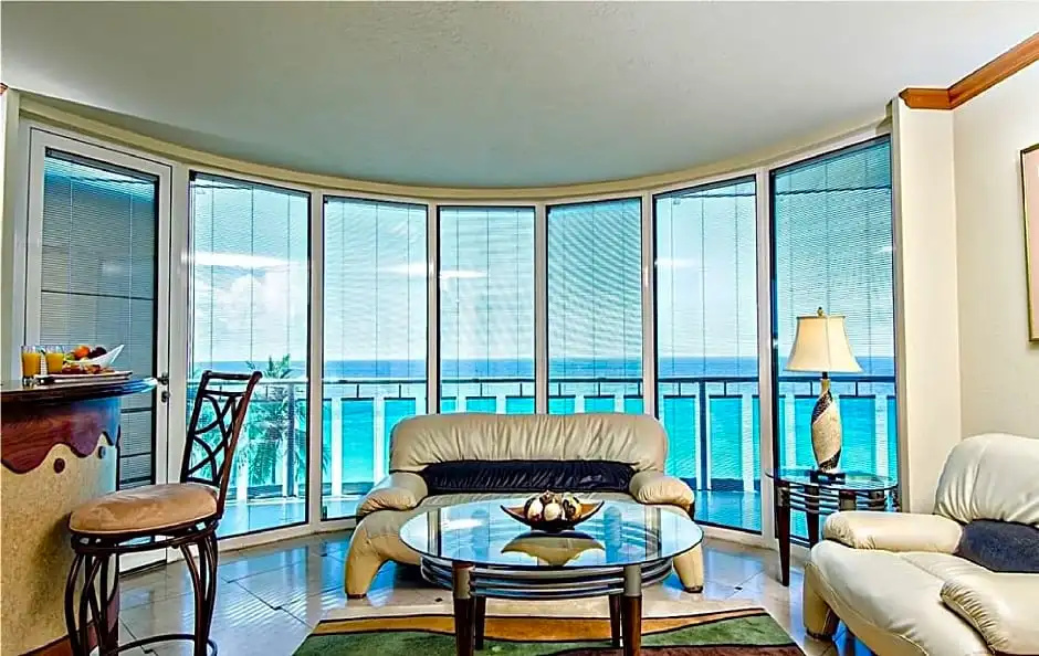 2 Bedrooms Suite oceanfront