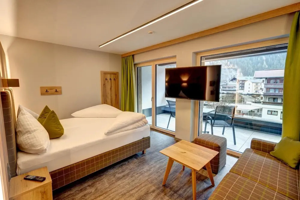 Superior Double room with balcony and with mountain view (full double bed)