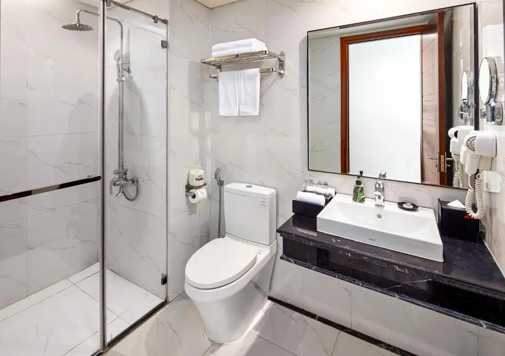 Deluxe Double room with city view (full double bed)