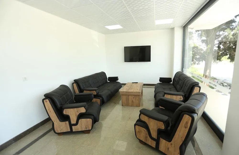 Lobby & Reception