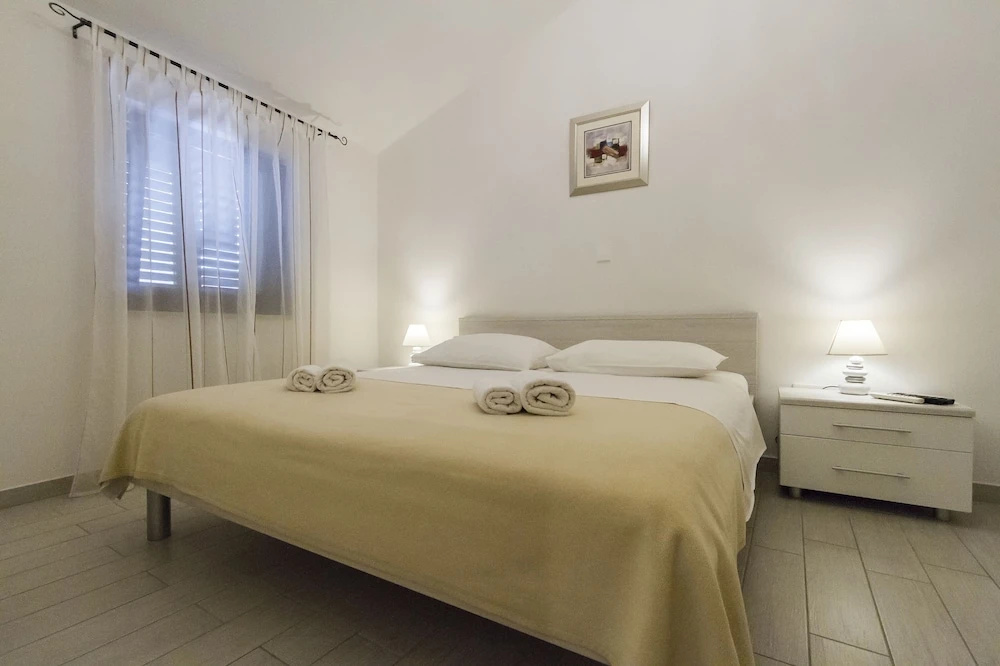 Double Apartment (full double bed)