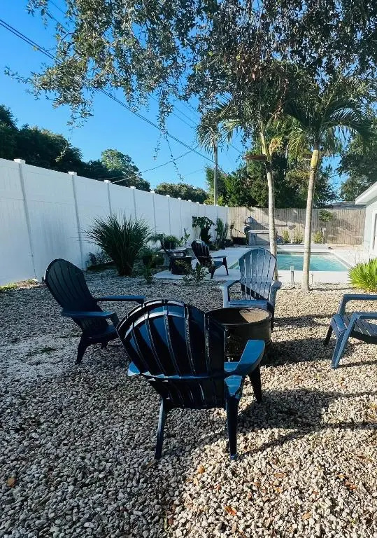 Pool, Hot tub, Close to Beaches, Shopping, More!