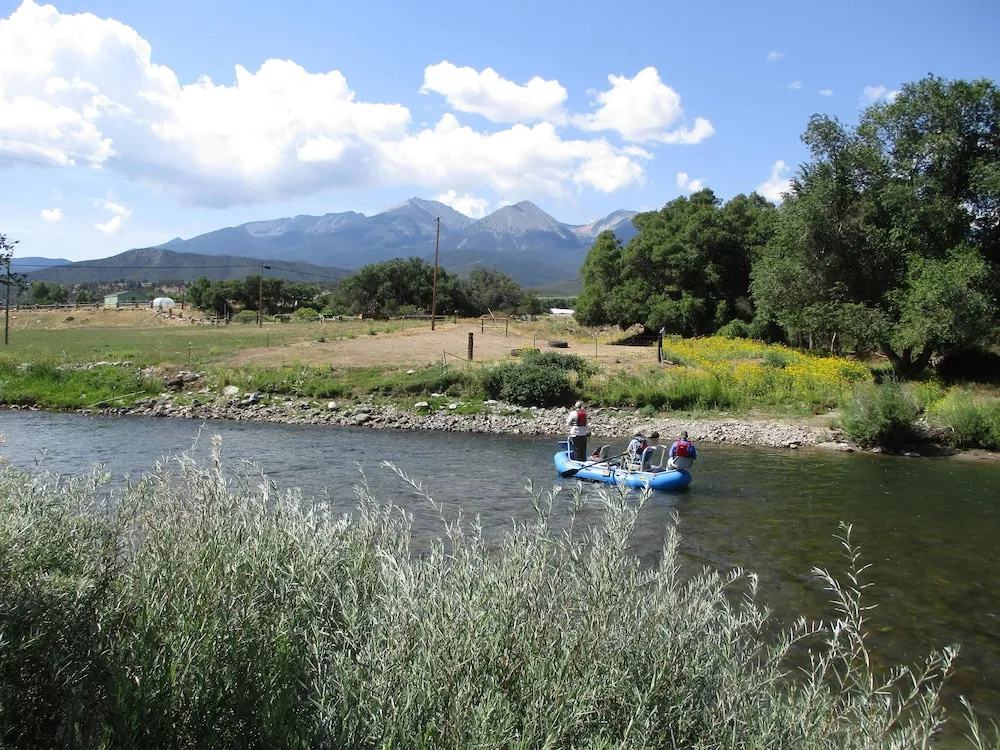 River Lover's 3 Bedroom Holiday Home By Pinon Vacation Rent.