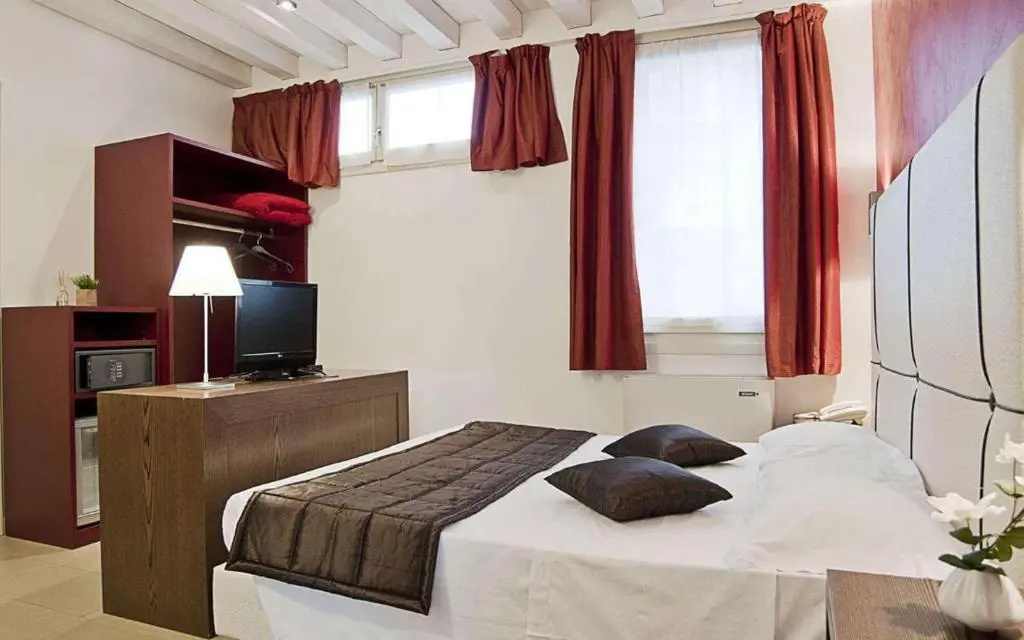 Standard Double room (full double bed)