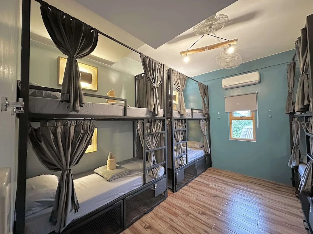 Outpost Hostel - Coron