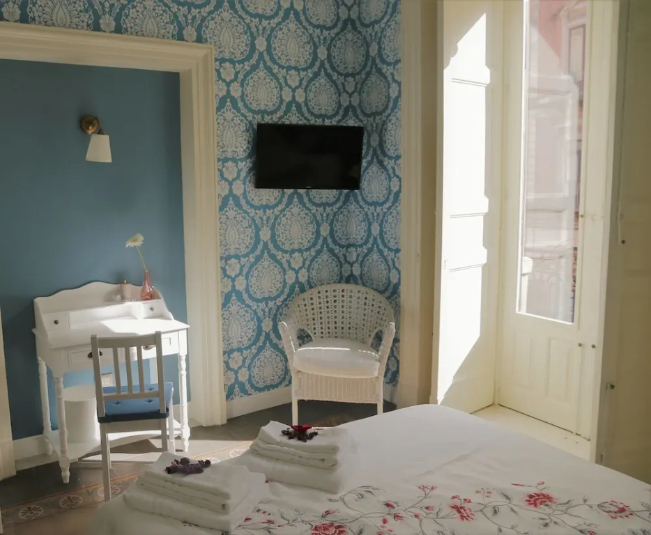 Superior Double room with city view (full double bed)