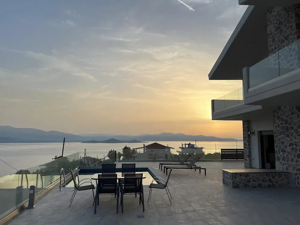 3 Bedrooms Luxury room with pool view