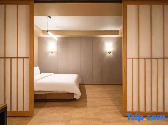 Double Suite (full double bed)