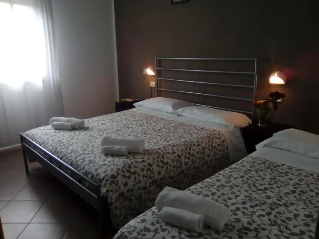 Standard Triple room