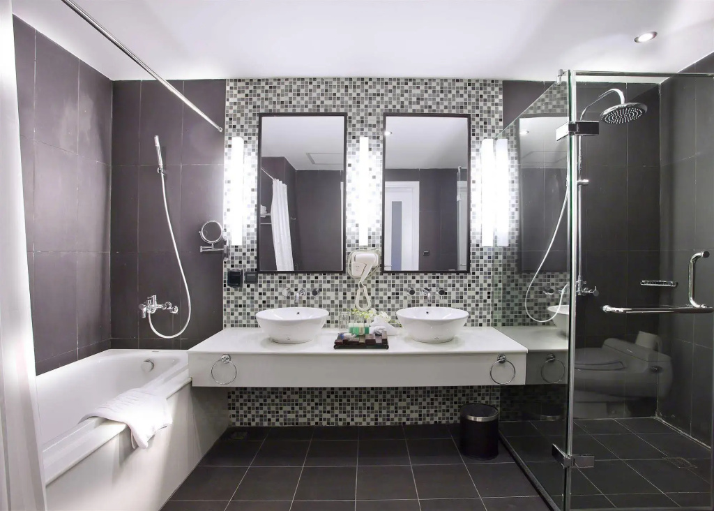 Royal Halong Hotel, Халонг, В'єтнам мініатюра 8