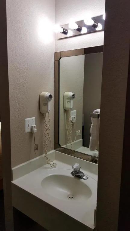 Econo Lodge - фото 9