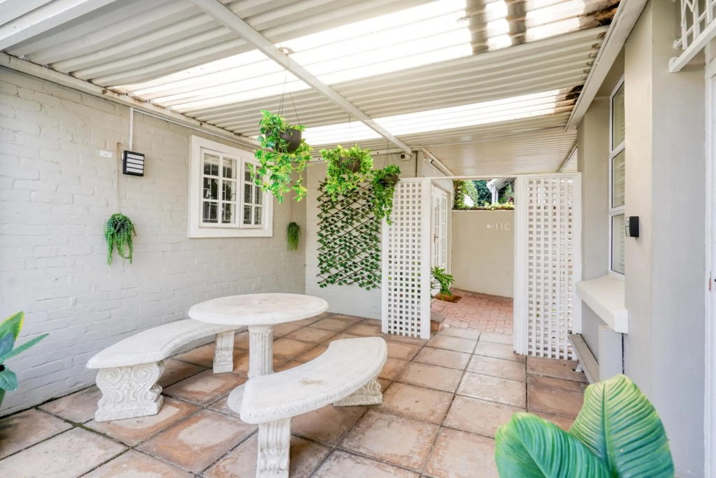 Hampton Collection - Charming 5 Sleeper Apartment with Pool - фото 14
