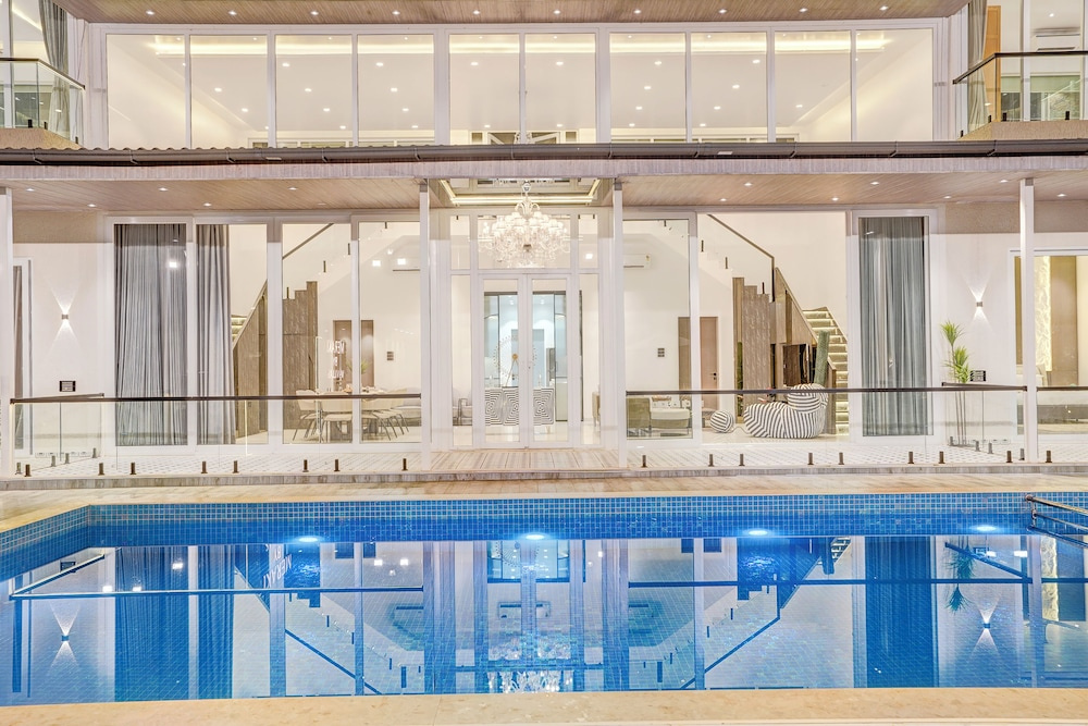ELIVAAS Meraki Luxe 6BHK Glass Villa