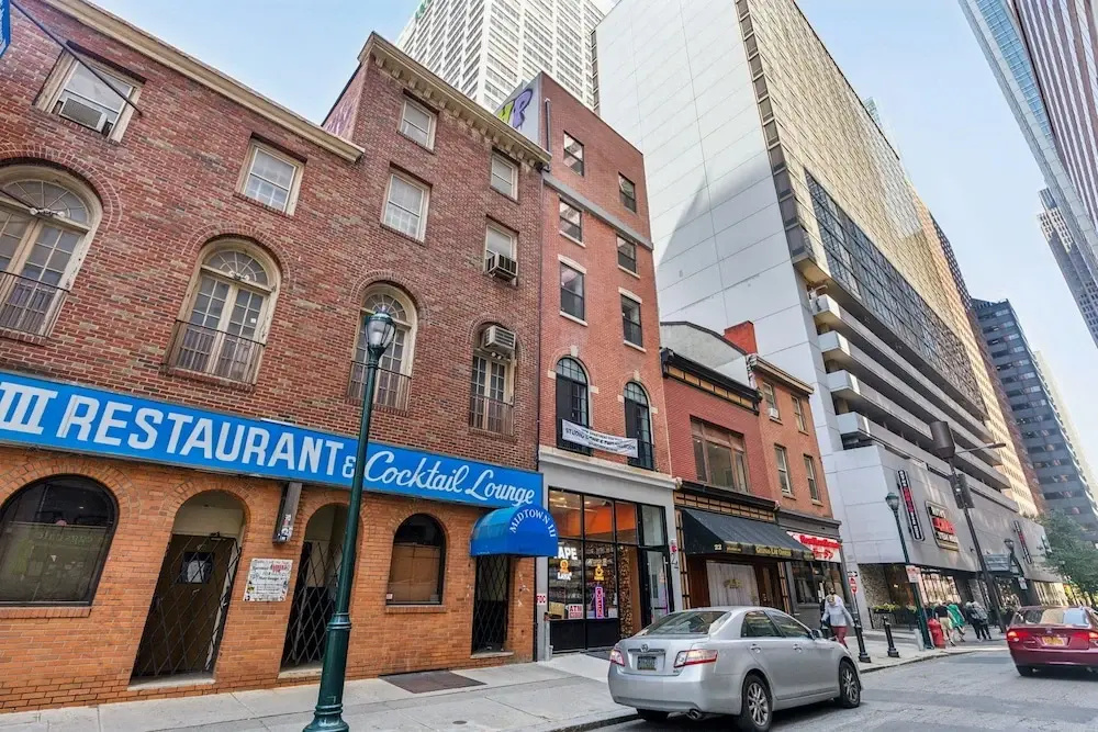 24 Stay Rittenhouse