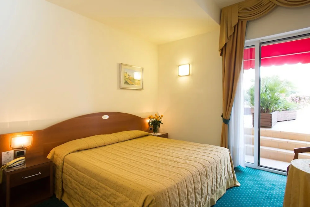 Superior Double room with balcony (full double bed)