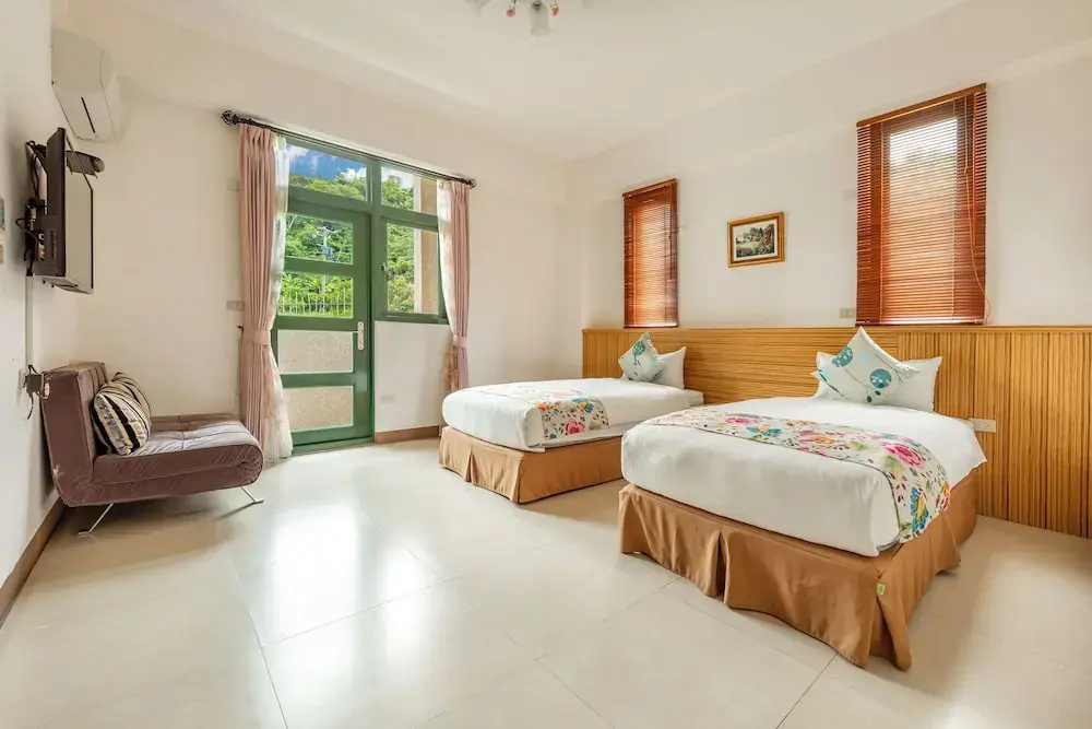 Standard Double room with balcony and with mountain view (full double bed)