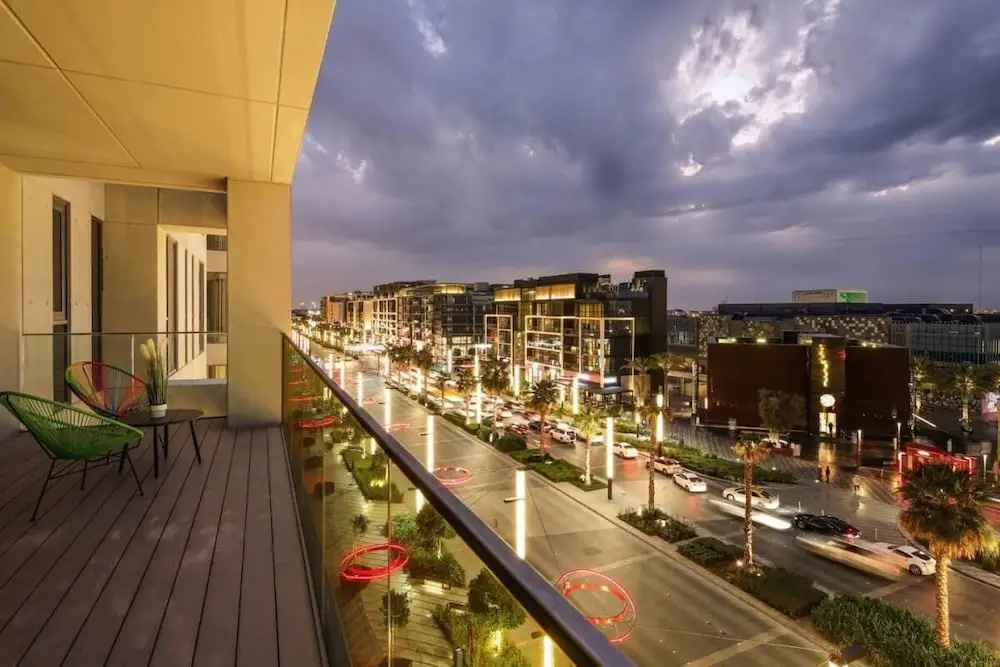 Explore City Walk From an Exquisite Sanctuary